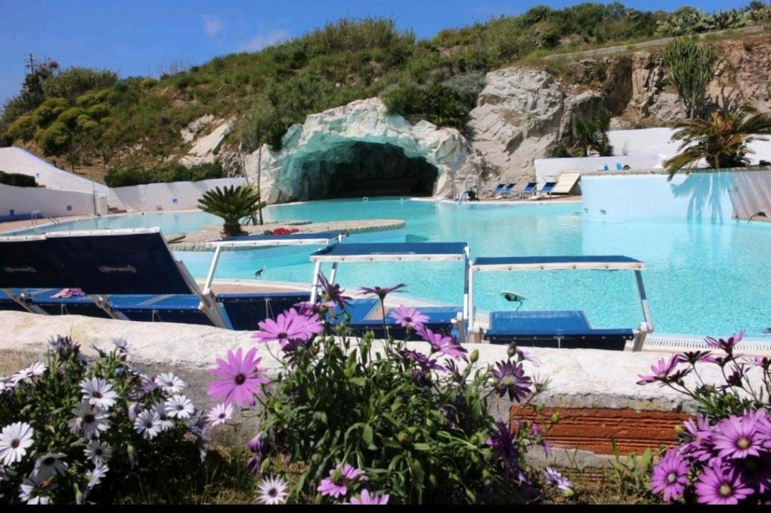 Relais Du Port Bed and Breakfast Santa Teresa Gallura Exteriör bild